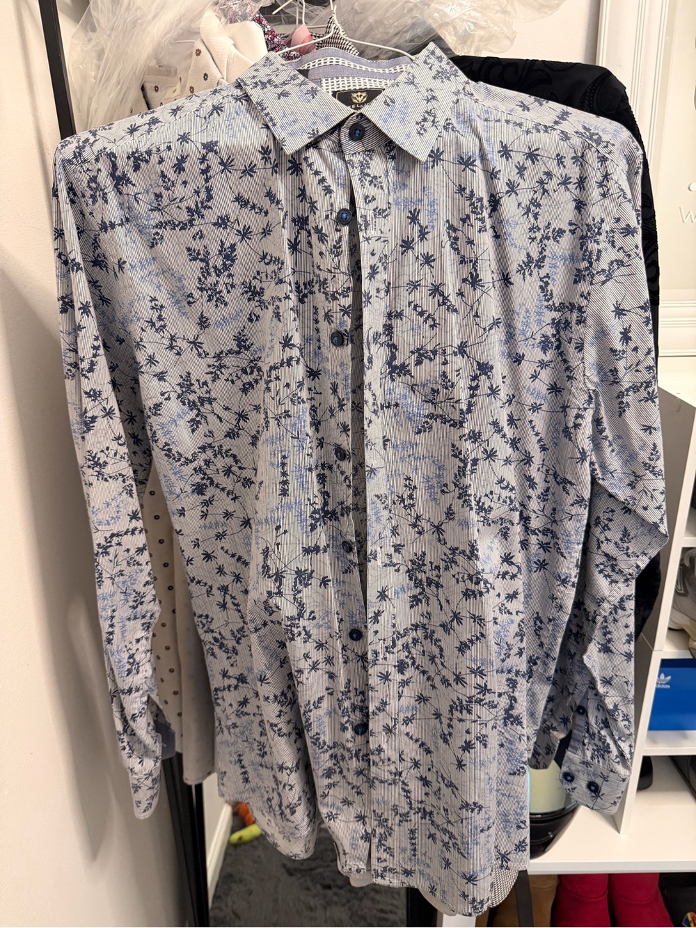 Men's Long Sleeve Floral Button-Up Shirt - Blue and White size Large